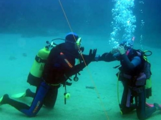  Tentando entre o fundo do mar - Pontos de mergulho 